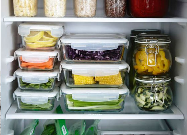 2. Проблема: открывая шкаф или холодильник, вы тянетесь к нездоровой пище