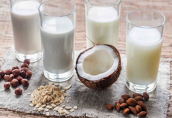 На замену молоку: зачем и чем?